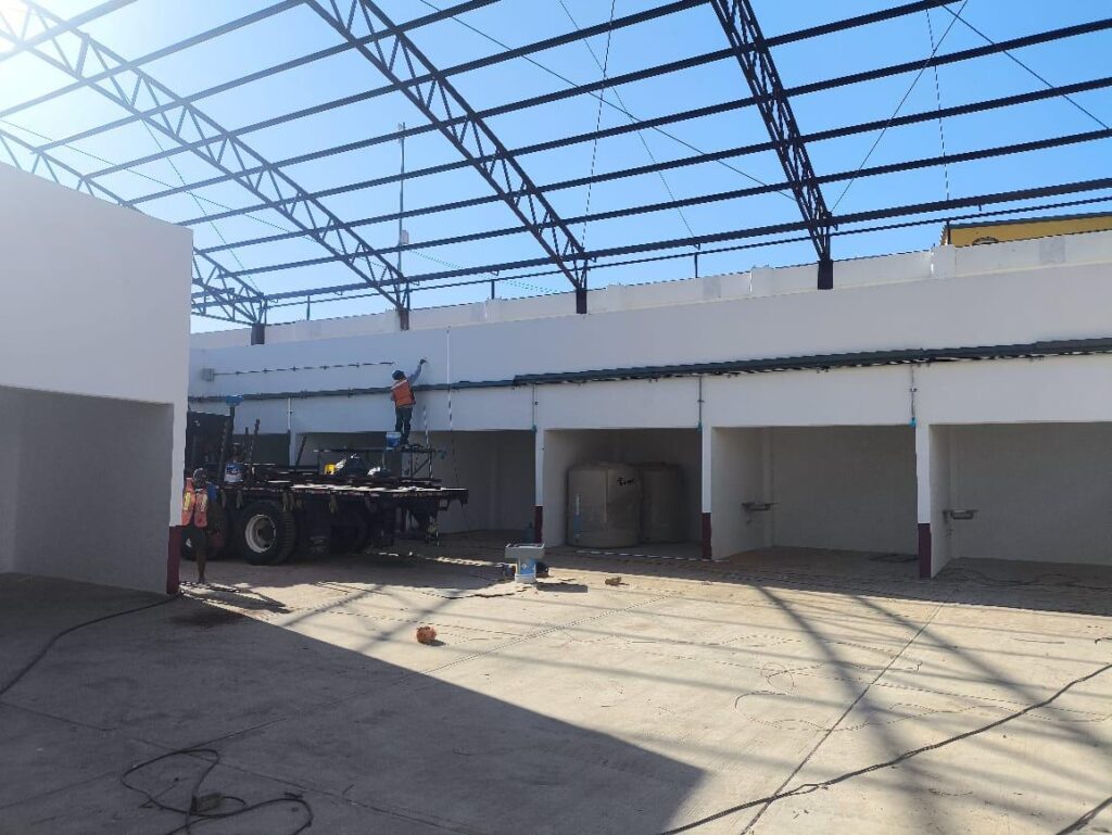 Al 80% construcción del mercado en Tlacoachistlahuaca