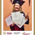 Entrega la SEG, certificado de Preparatoria Abierta a estudiante de 63 años de la Costa Chica