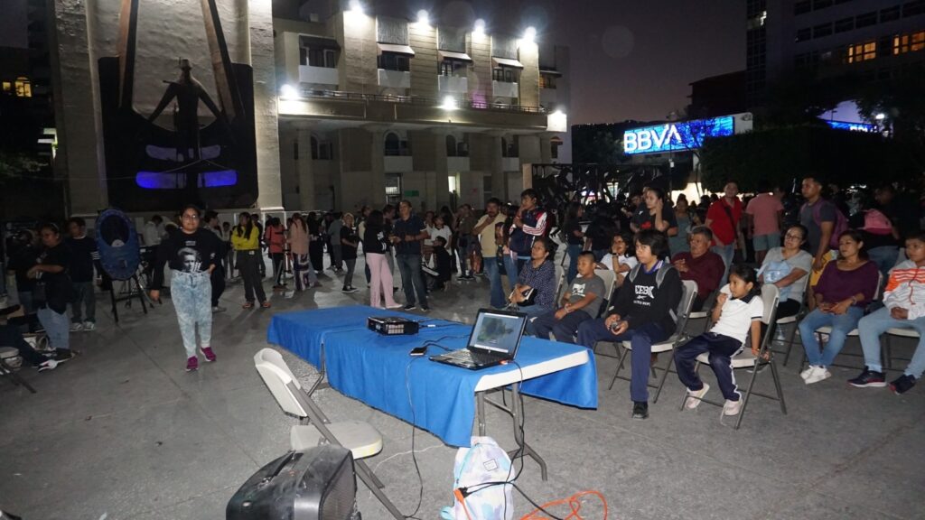 Desfile Planetario en la Plaza Cívica de Chilpancingo