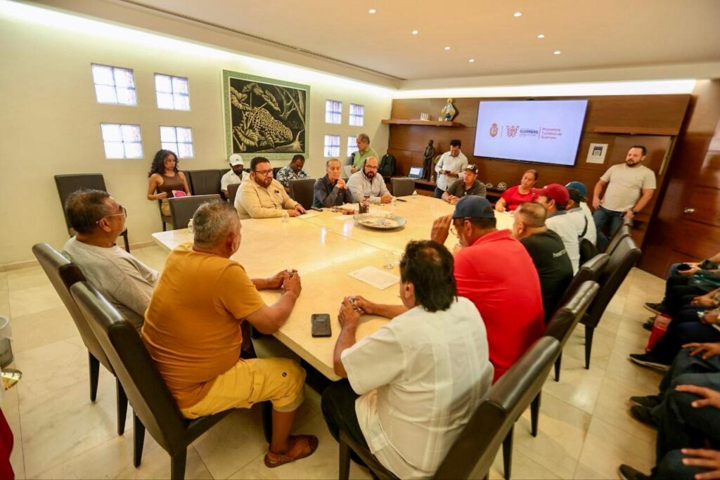 Gobierno del Estado atiende a prestadores de servicios turísticos de la Zona Diamante tras manifestación