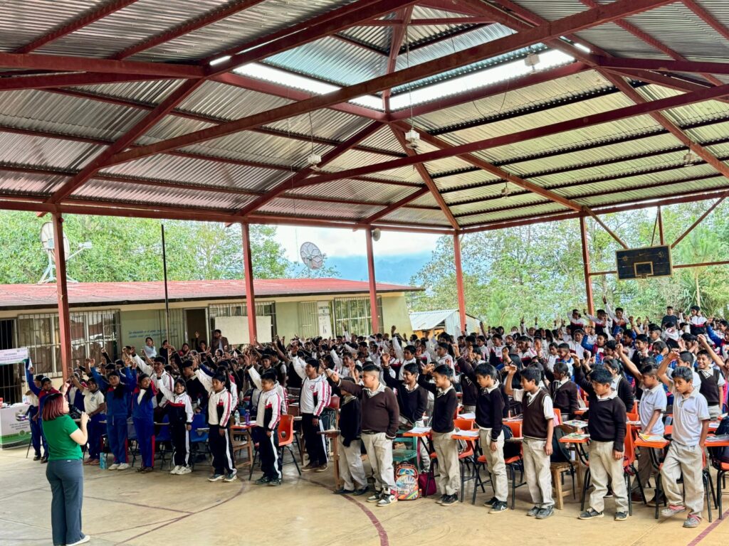 El Gobierno del Estado realiza talleres de prevención de adicciones, violencia y deserción escolar en San Luis Acatlán: SEDEPIA