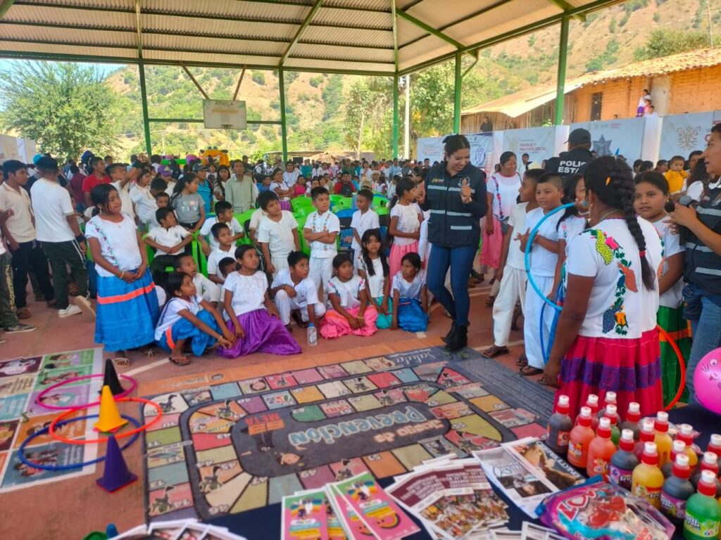 Habitantes de los municipios Ñuu Savi y Azoyú se beneficiaron con la Feria de los Servicios Integrales que impulsa el Gobierno de Guerrero