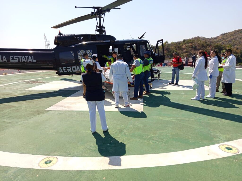Traslada la SSG vía aérea a paciente embarazada de Ayutla a Acapulco para recibir atención médica urgente 