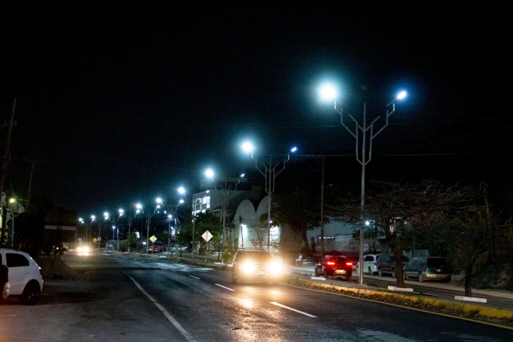 En el Año de las Obras, Gobierno de Guerrero avanza con trabajos de modernización y alumbrado público en Chilpancingo