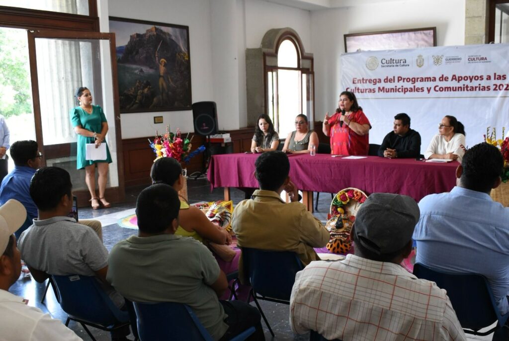 Entrega gobierno de Guerrero incentivos del Programa de Apoyos a las Culturas Municipales y Comunitarias PACMyC 2024