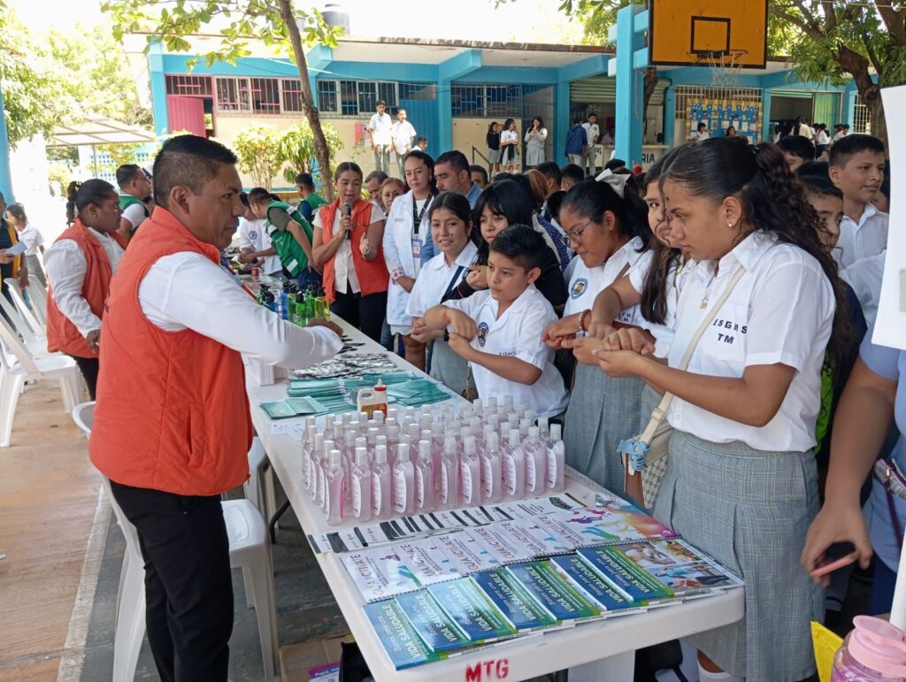 Refuerza SSG acciones de promoción de la salud para estudiantes en Tecpan de Galeana