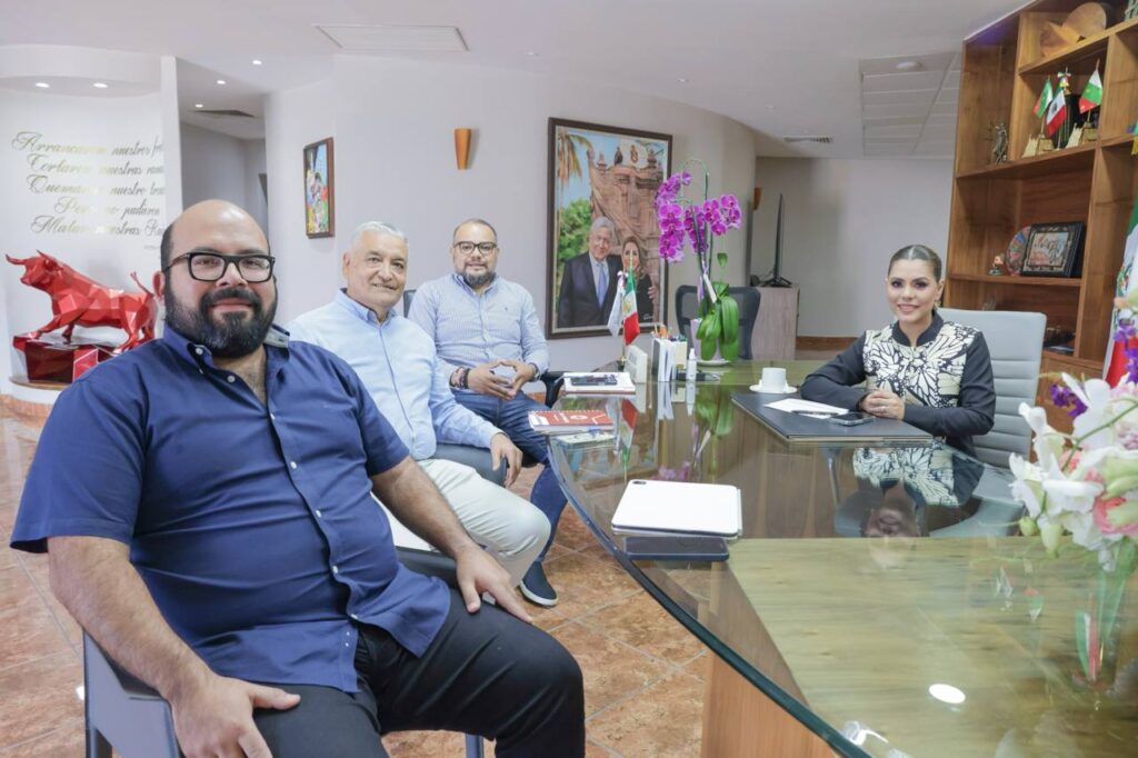 Evelyn Salgado Pineda sostuvo una reunión de trabajo con el secretario de Educación Guerrero