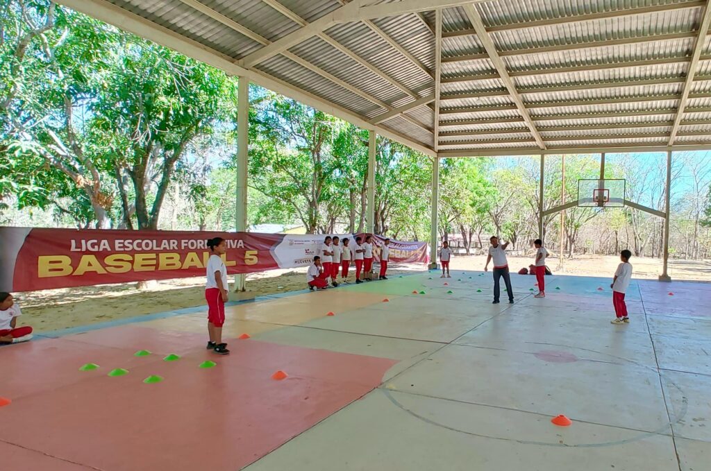 Gobierno del Estado de Guerrero impulsa el deporte en alumnos de escuelas secundarias de San Luis Acatlán