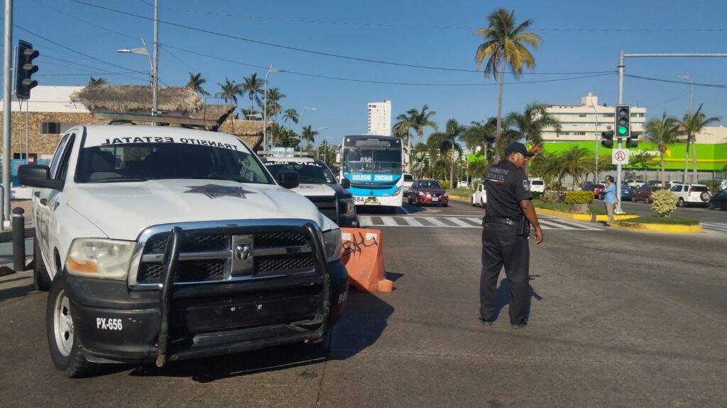 Oficiales de Tránsito Estatal, mantienen fuerte dispositivo vial