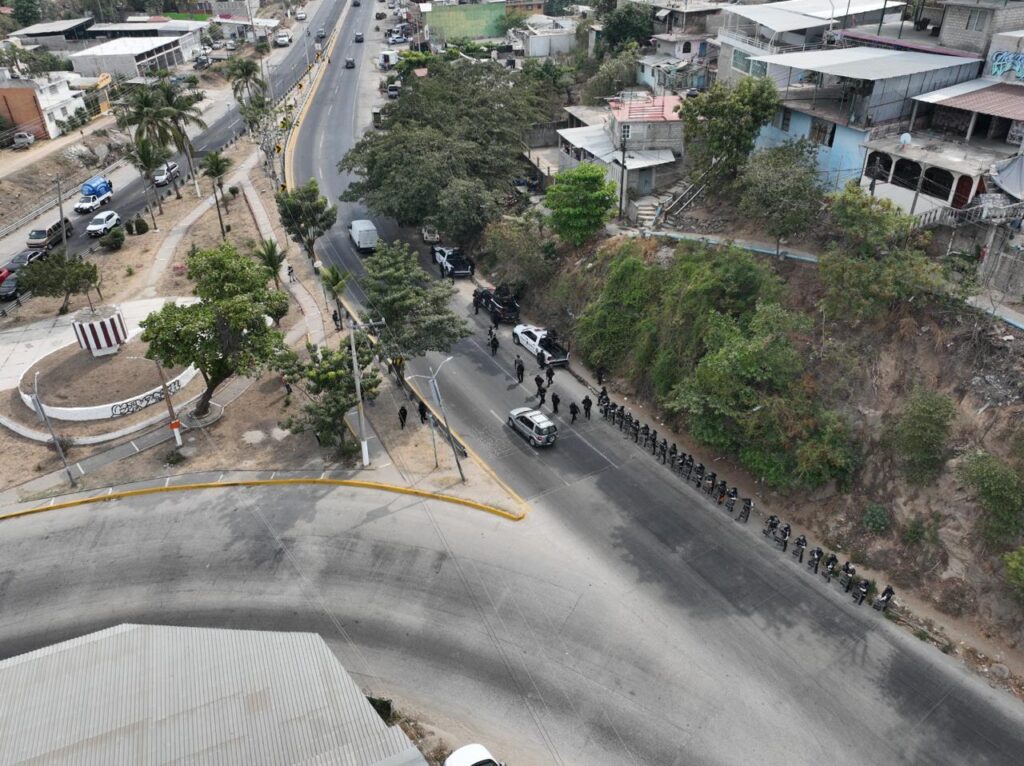 Libre el tránsito en la entrada de Acapulco; autoridades refuerzan seguridad para turistas y transporte