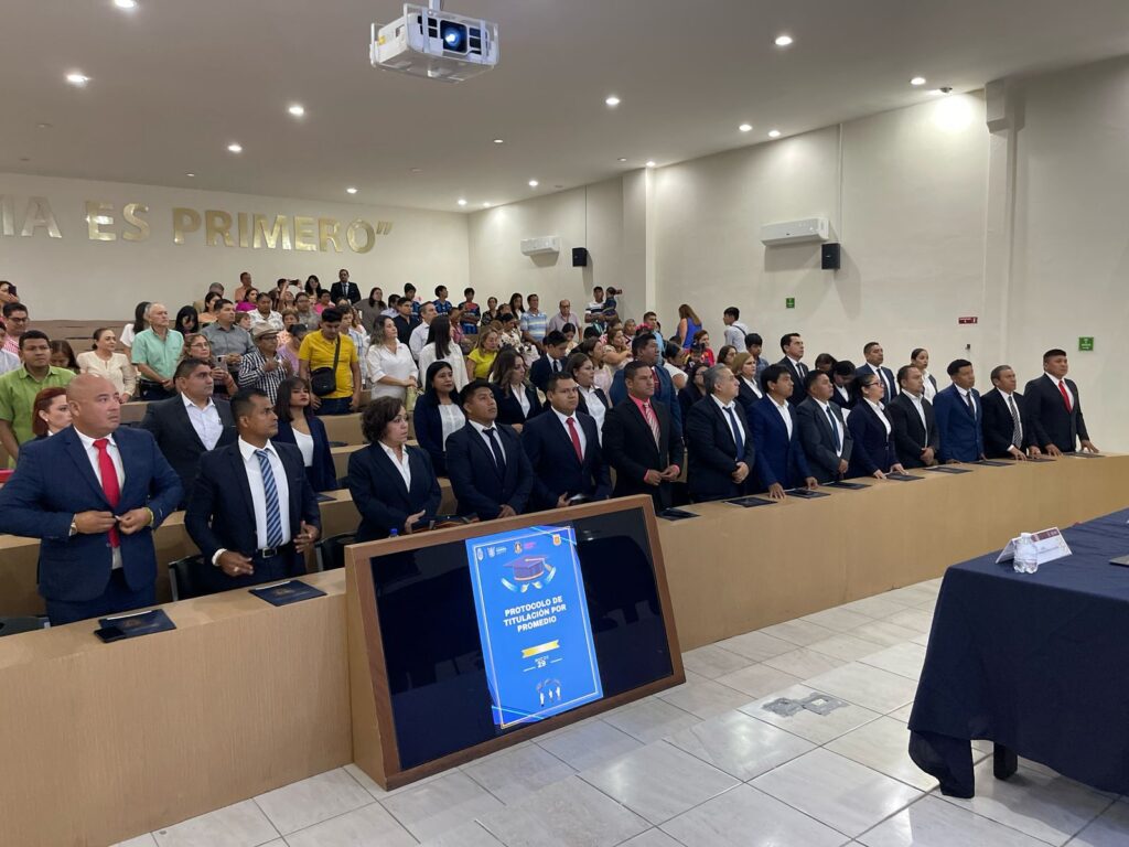 Se gradúan de la Unipol 47 nuevos profesionistas en distintas licenciaturas: SSPGro