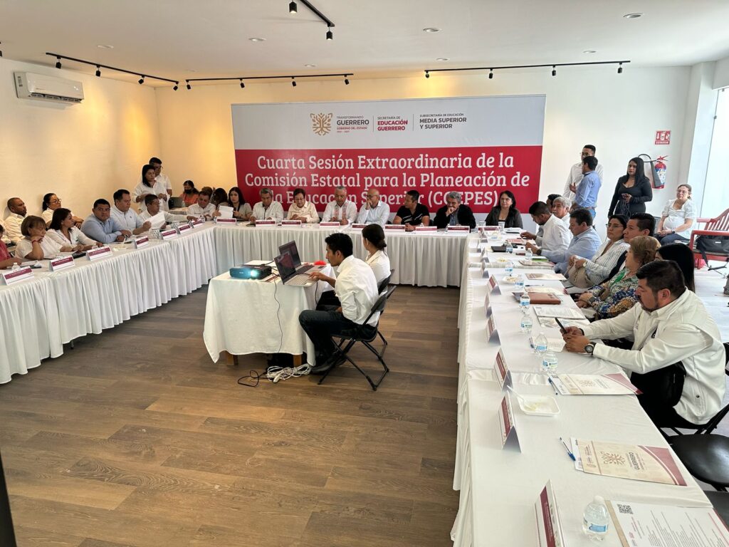 Encabeza titular de la SEG, Ricardo Castillo reunión de la COEPES para fortalecer la educación superior en Guerrero