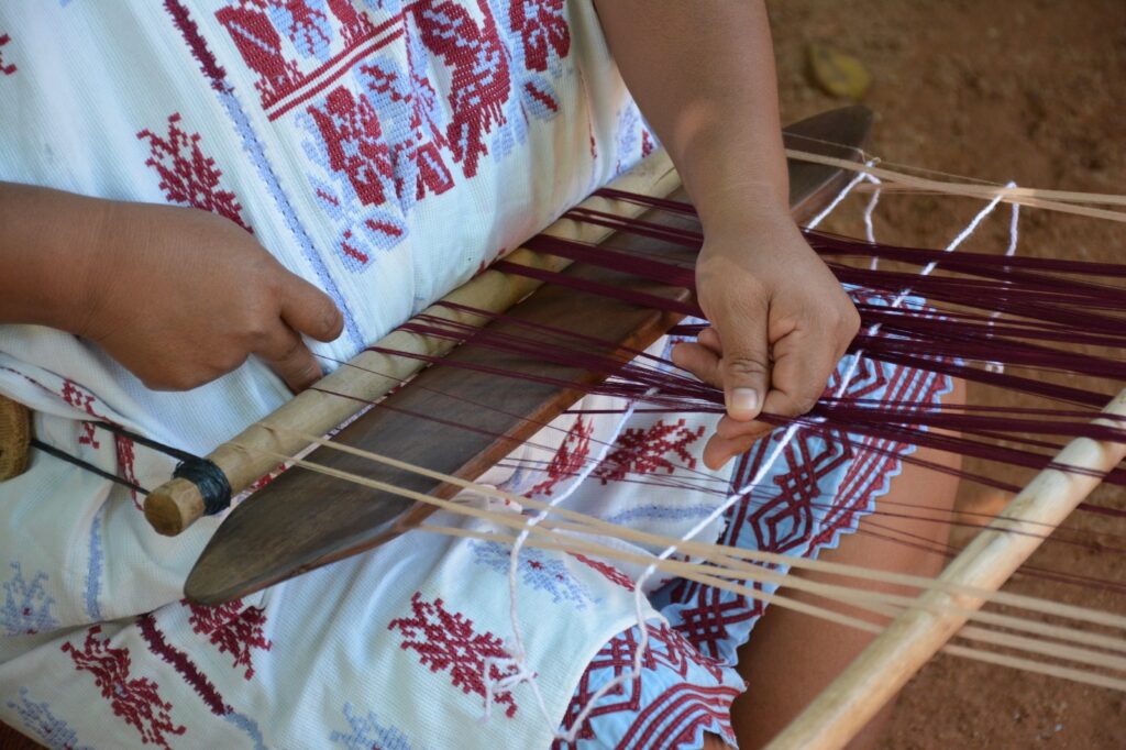 Convocan a los artesanos textiles a participar en la XIII Edición del Concurso Nacional: SEFODECO