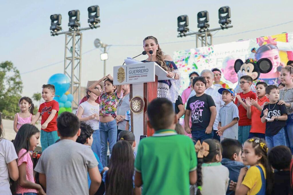 La gobernadora Evelyn Salgado celebra con un festival musical y regalos a niñas y niños de Chilpancingo
