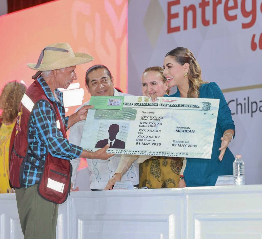 Evelyn Salgado entrega visas a 106 adultos mayores para reencontrarse con su familia en EE. UU