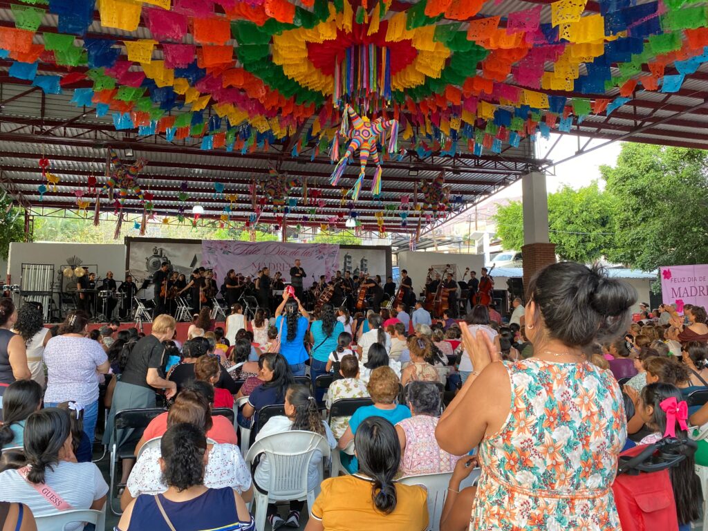 El Gobierno del Estado celebra a las mamás en Buenavista de Cuéllar con un concierto de la Filarmónica de Acapulco