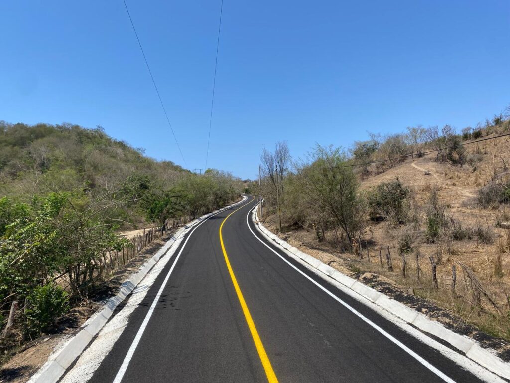 El gobierno de Guerrero continúa mejorando la conectividad carretera en la entidad con el Año de las Obras