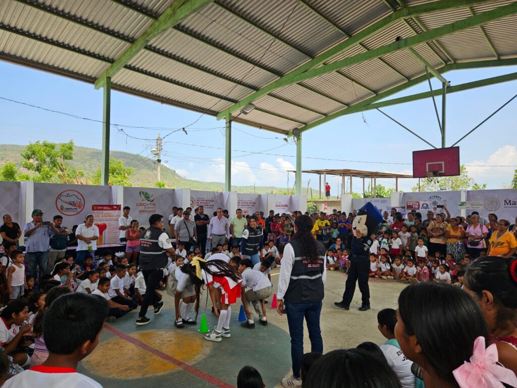 Llega la Feria de Servicios Integrales a San Isidro Gallinero en Acapulco