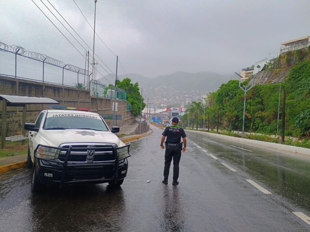 Oficiales de Tránsito Estatal mantiene recorridos de seguridad, vigilancia y apoyo vial