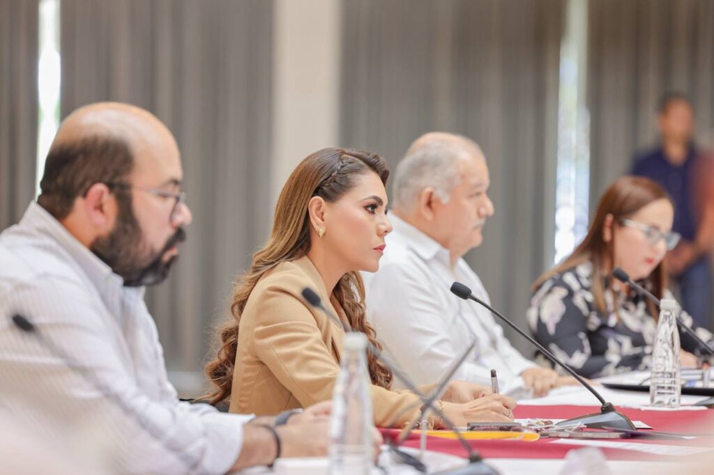 La gobernadora Evelyn Salgado Pineda sostuvo una reunión de trabajo con el secretario de Finanzas y Administración