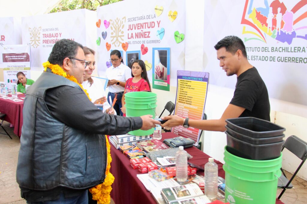 Acerca el Gobierno del Estado servicios y apoyos a la población de Zumpango del Rio