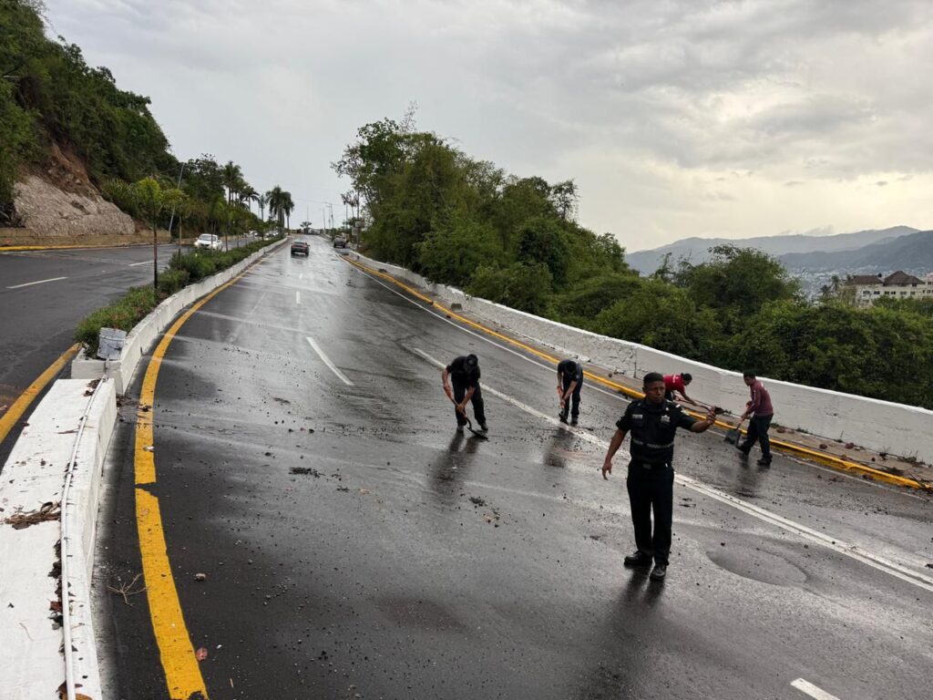 Continúa operativo vial en la avenida Escénica de Acapulco por elementos de Tránsito Estatal