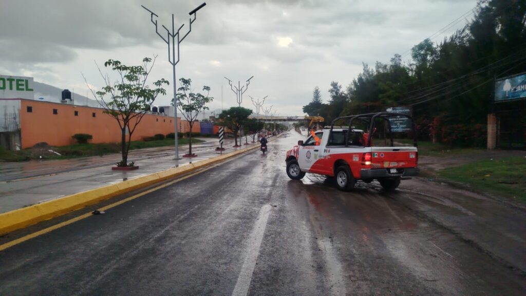 SGIRPCGRO ATIENDE INCIDENTES REGISTRADOS POR TORMENTA LOCAL EN CHILPANCINGO