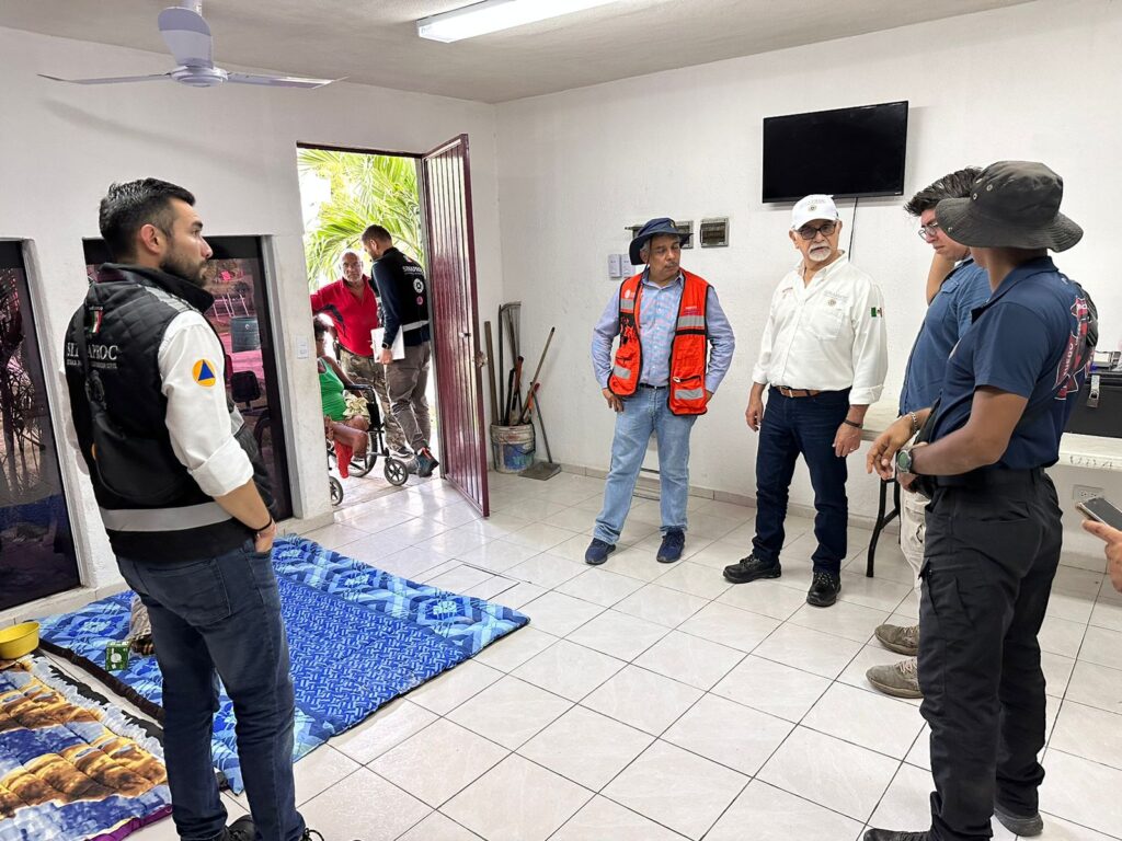 Gobierno del estado recorre refugios temporales que serán activados en Acapulco por huracán Erick