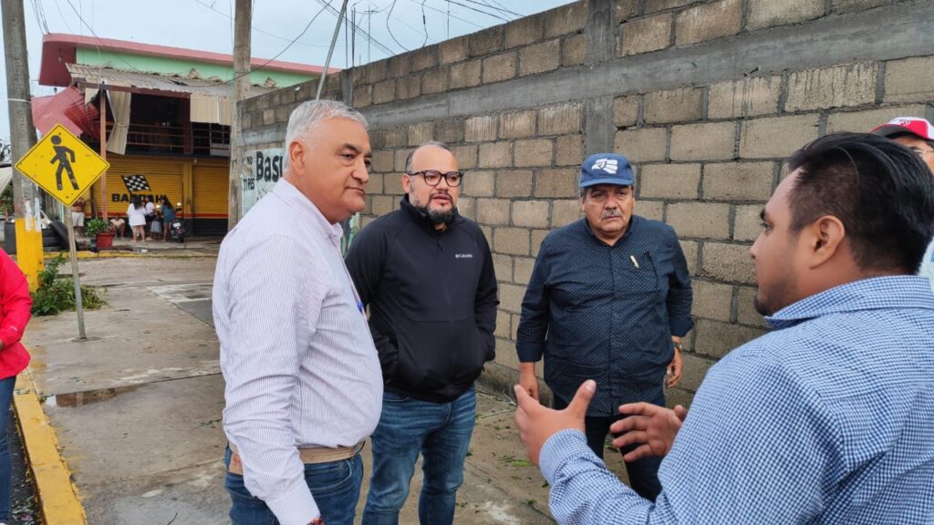 El secretario de Educación, Ricardo Castillo Peña, realizó recorridos en el municipio de Cuajinicuilapa