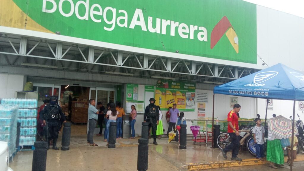 El personal de la Policía Estatal brinda seguridad y apoyo en el municipio de Ayutla