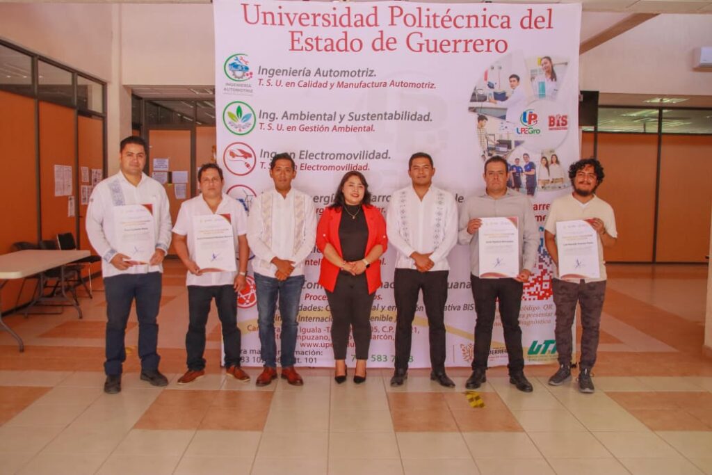 El gobierno estatal a través del COCYTIEG entrega becas para la Maestría en Semiconductores