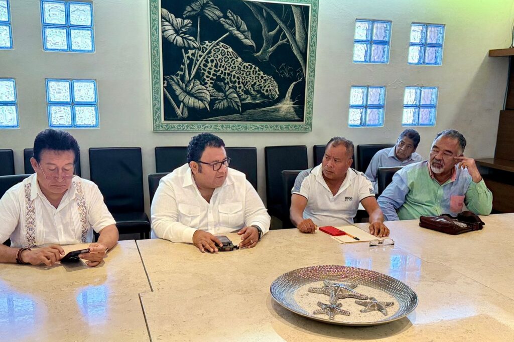 Gobierno de Guerrero fortalece atención al sector restaurantero de Puerto Marqués rumbo a la temporada vacacional