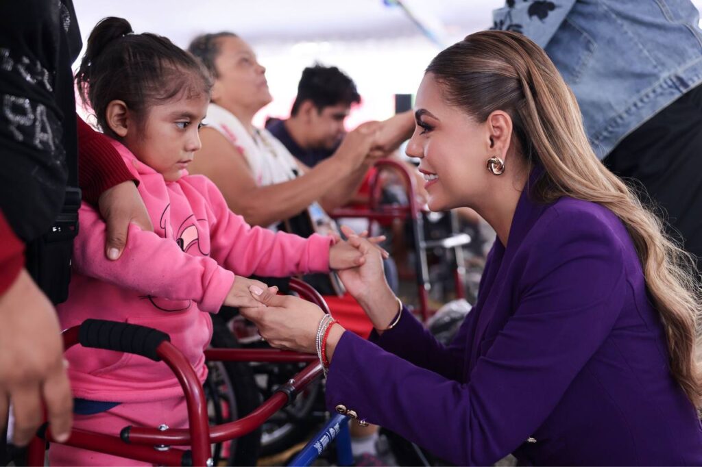Con justicia social Evelyn Salgado transforma vidas con la entrega de aparatos funcionales del DIF Guerrero