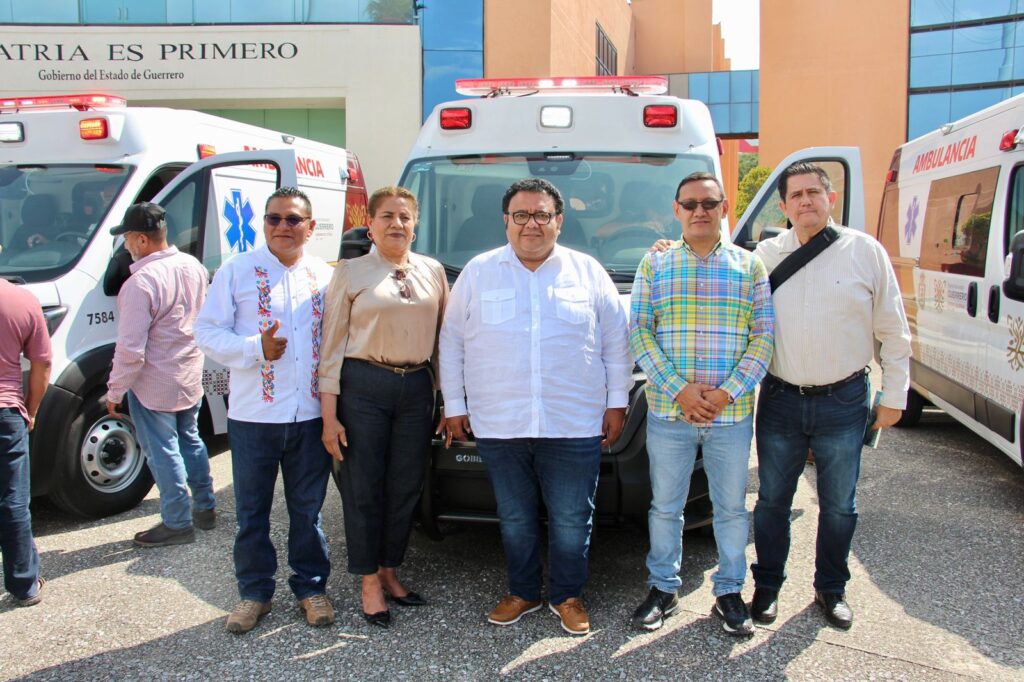 Entrega gobierno del estado ambulancias para fortalecer la atención médica en municipios de la Montaña y Centro de Guerrero