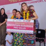 Encabeza Liz Salgado entrega de estufas ecológicas en la región Montaña
