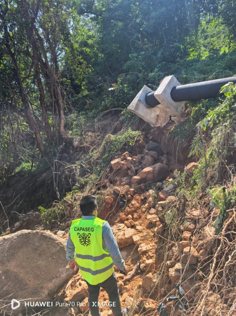 Gobierno del Estado atiende escurrimiento en Playa Icacos de Acapulco