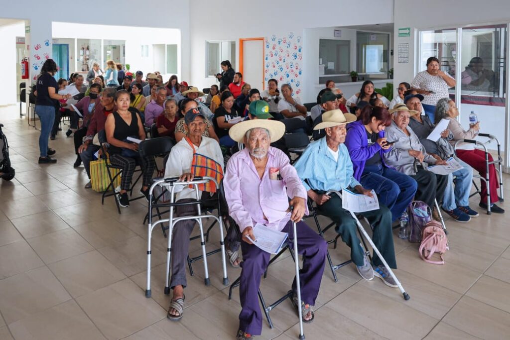 Entrega DIF Guerrero aparatos auditivos del programa “Oye y Transforma”, en la región Norte