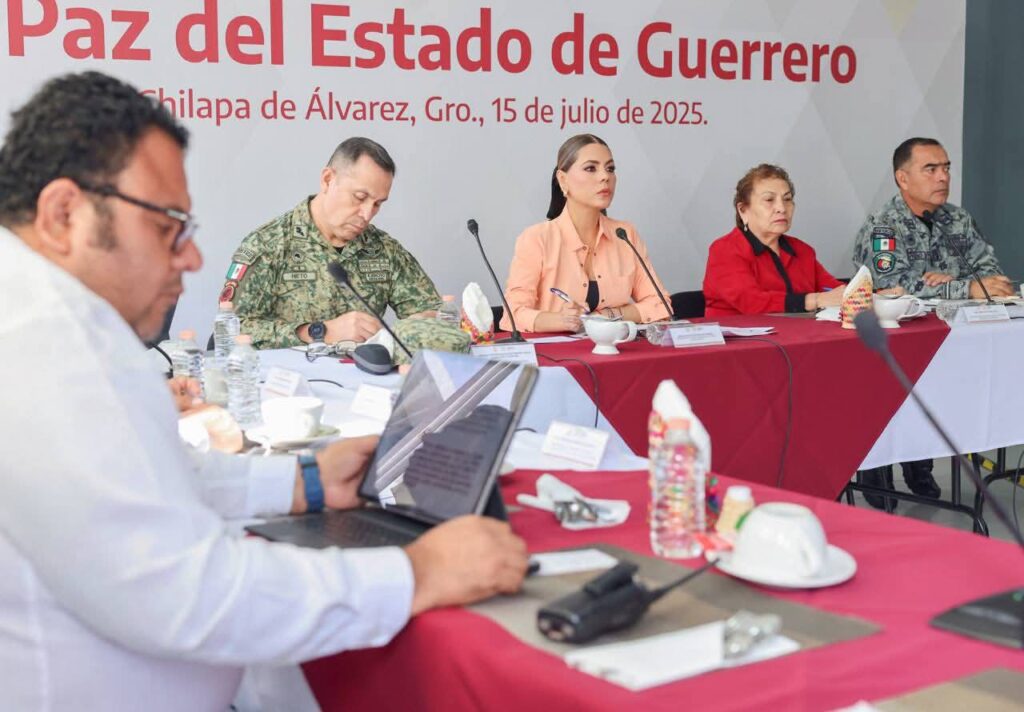 La gobernadora Evelyn Salgado Pineda encabezó la sesión de la Mesa de Coordinación para la Construcción de la Paz
