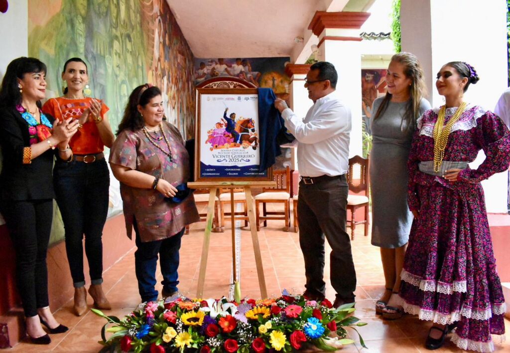 Develan el cartel oficial de la Semana Cultural por el 243 Aniversario del Natalicio de Vicente Guerrero en Tixtla