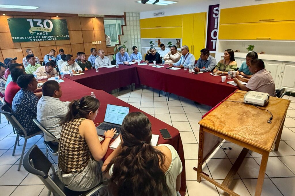 Avanza gestión para mejorar la conectividad en Cochoapa el Grande