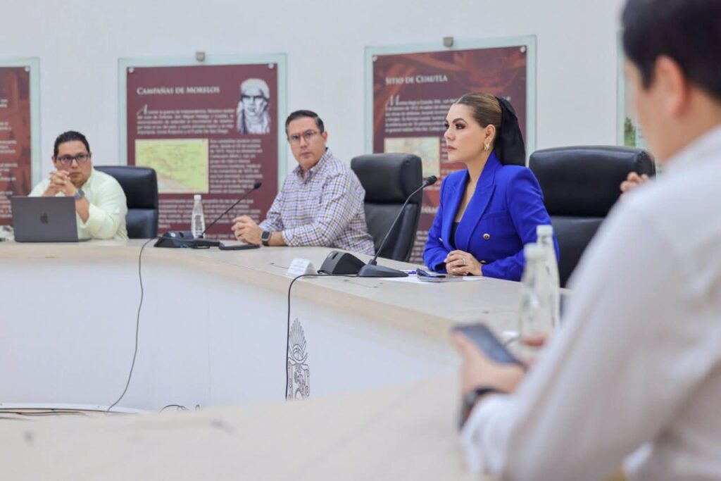 La gobernadora Evelyn Salgado Pineda sostuvo una reunión de trabajo su gabinete