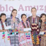 Claudia Sheinbaum y Evelyn Salgado entregan créditos a la palabra a mujeres amuzgas para impulsar la productividad y comercialización de huipiles y telares de cintura