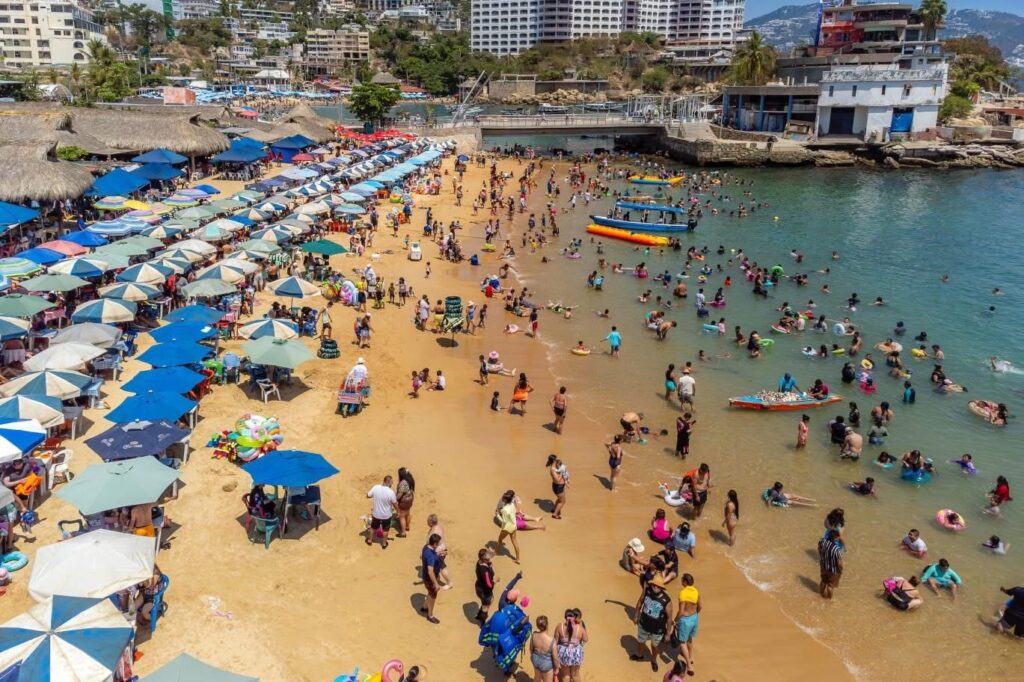 Prestadores de servicios turísticos agradecen la preferencia de visitantes por Acapulco al cierre de la temporada de Verano 2025