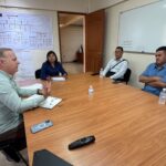 Facundo Gastélum Félix en reunión con el presidente municipal Jaime Torres García.