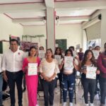 ENTREGA DE CONSTANCIAS A LAS Y LOS EGRESADOS DE LOS CURSOS DE CAPACITACIÓN EN EL MUNICIPIO DE PILCAYA.